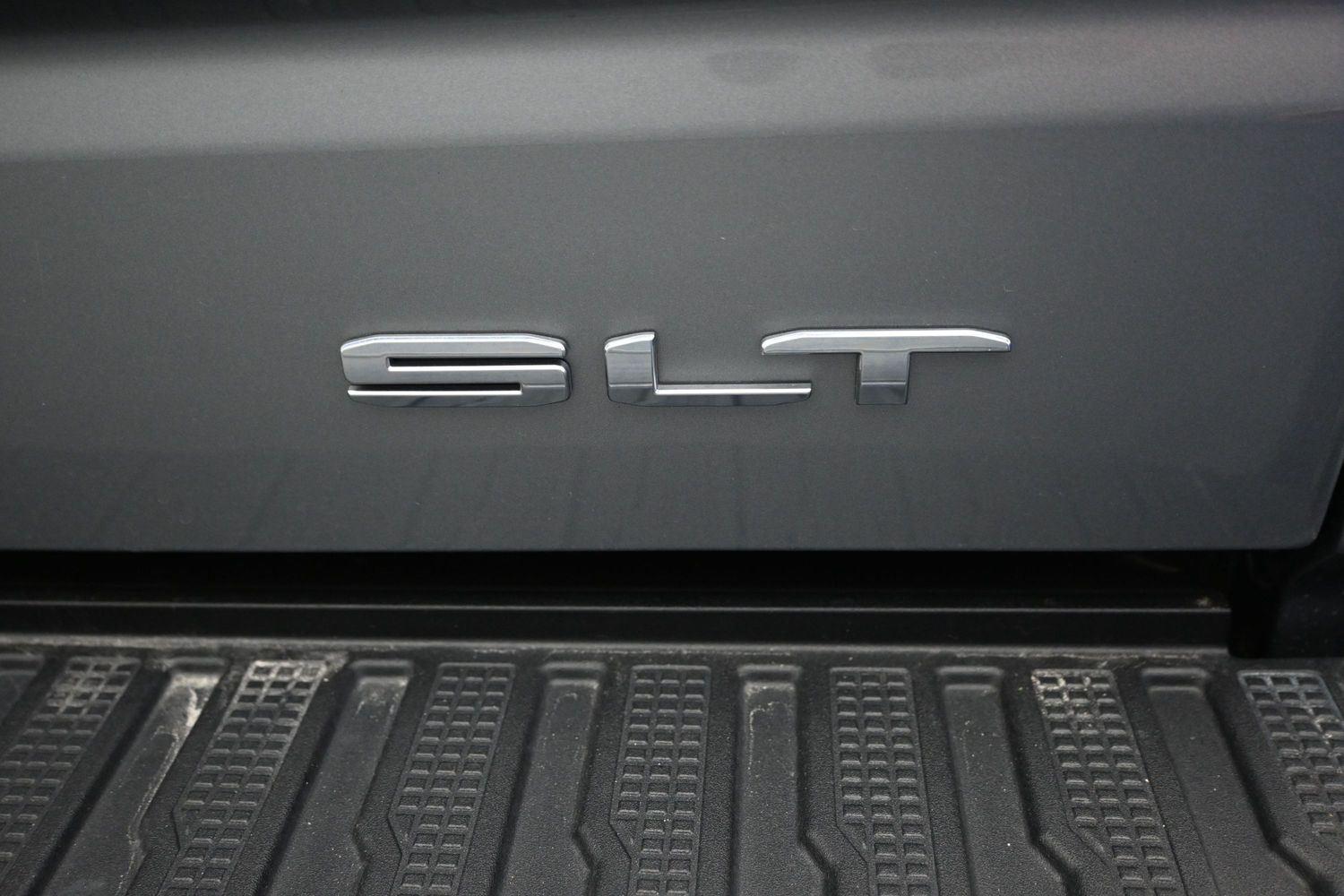 Used 2023 SILVER GMC  image 18