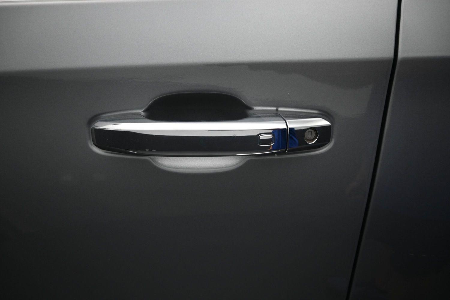 Used 2023 SILVER GMC  image 21