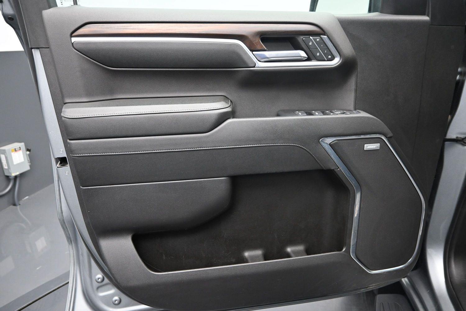 Used 2023 SILVER GMC  image 23