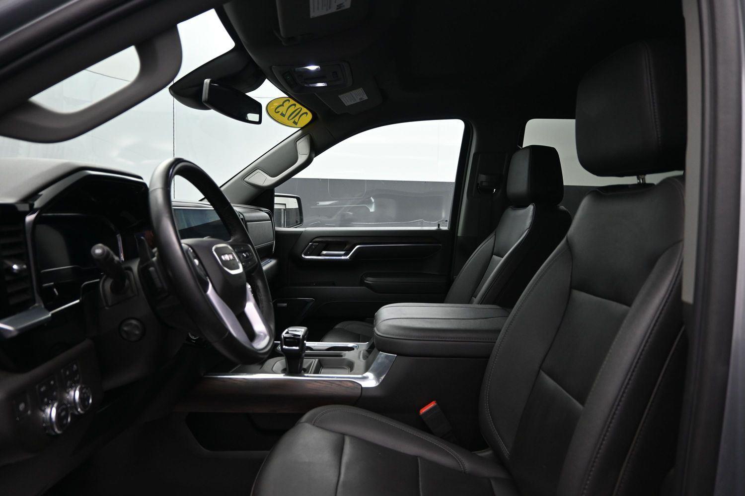 Used 2023 SILVER GMC  image 26