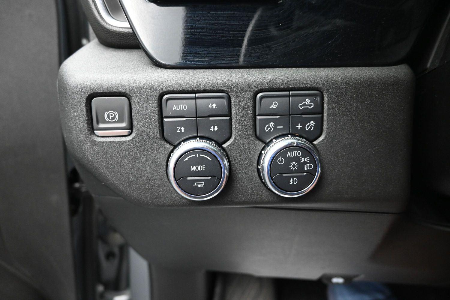 Used 2023 SILVER GMC  image 27