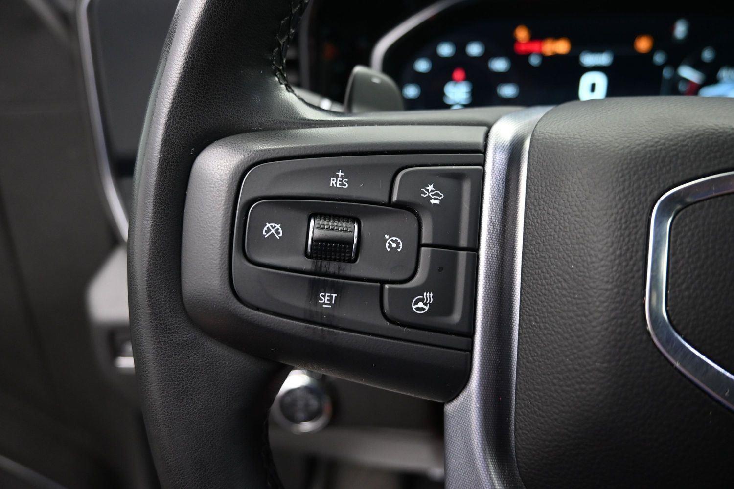 Used 2023 SILVER GMC  image 29