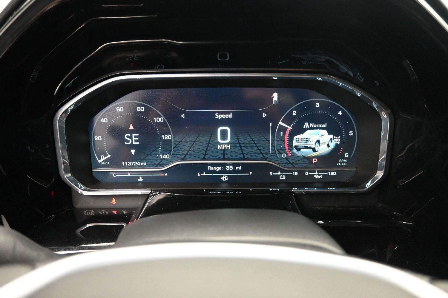 Used 2023 SILVER GMC  image 31