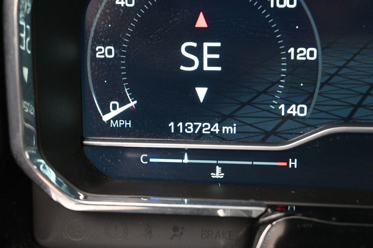Used 2023 SILVER GMC  image 32