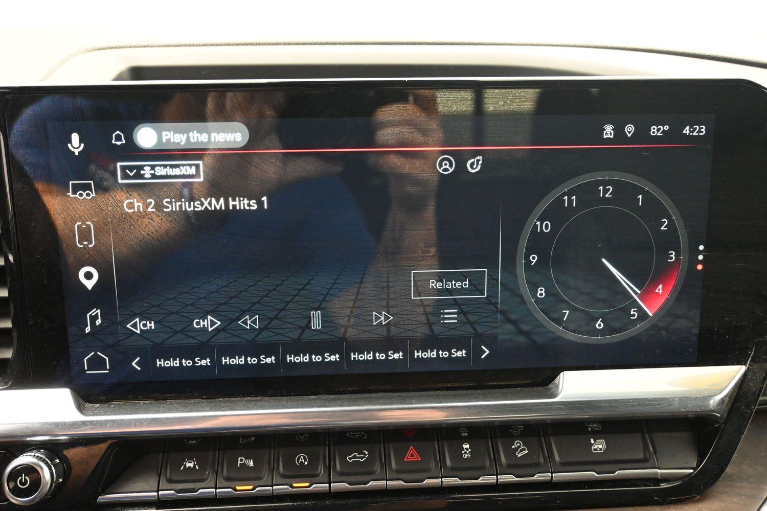 Used 2023 SILVER GMC  image 33
