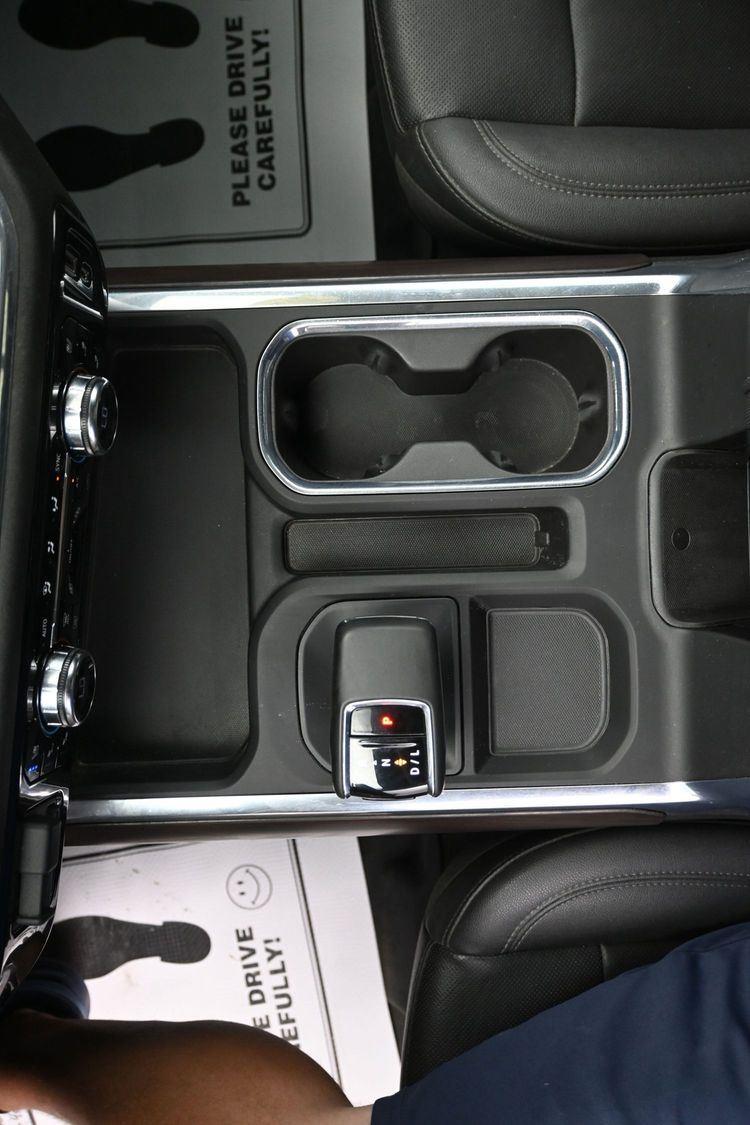 Used 2023 SILVER GMC  image 36