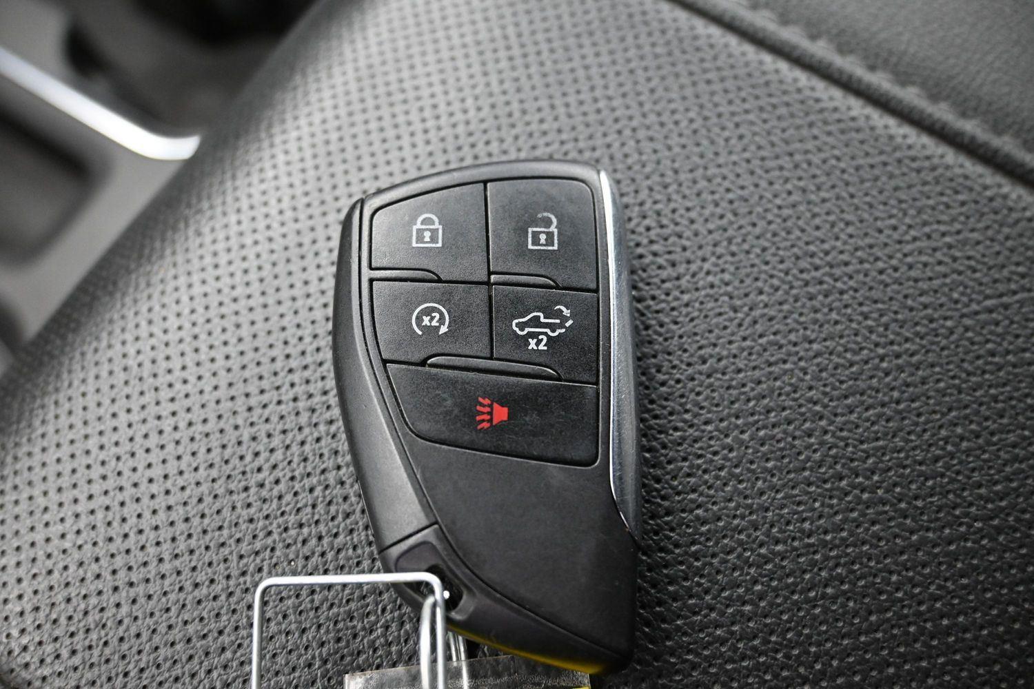 Used 2023 SILVER GMC  image 39