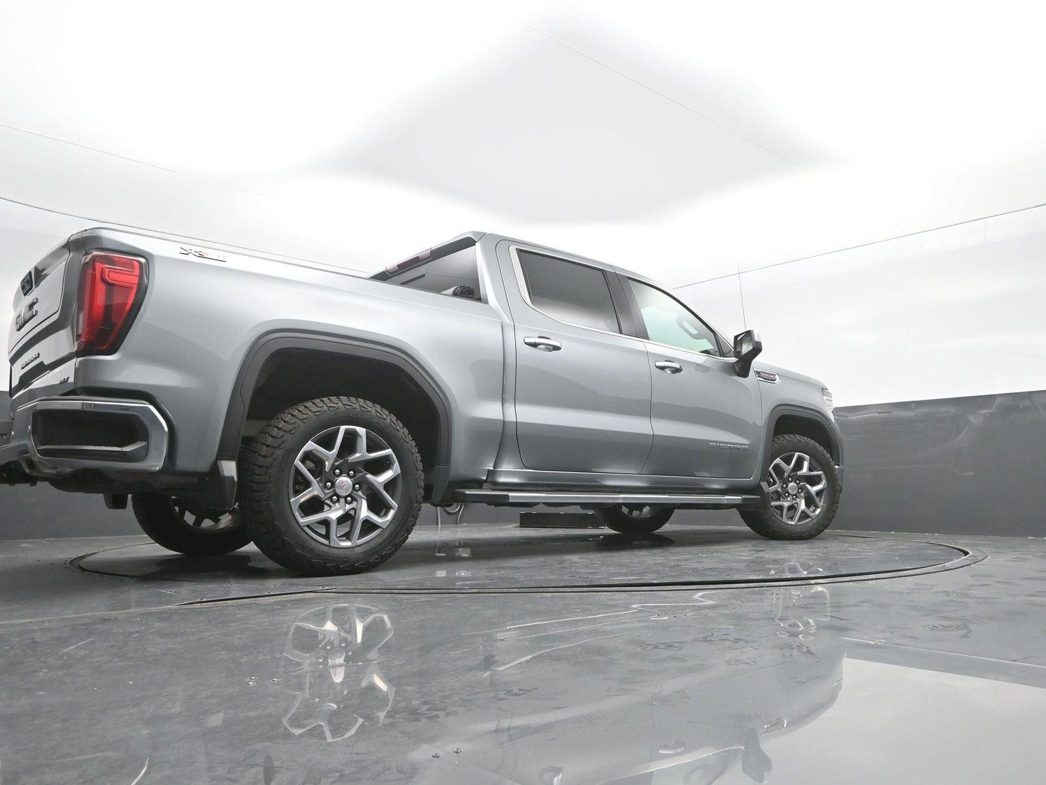 Used 2023 SILVER GMC  image 41