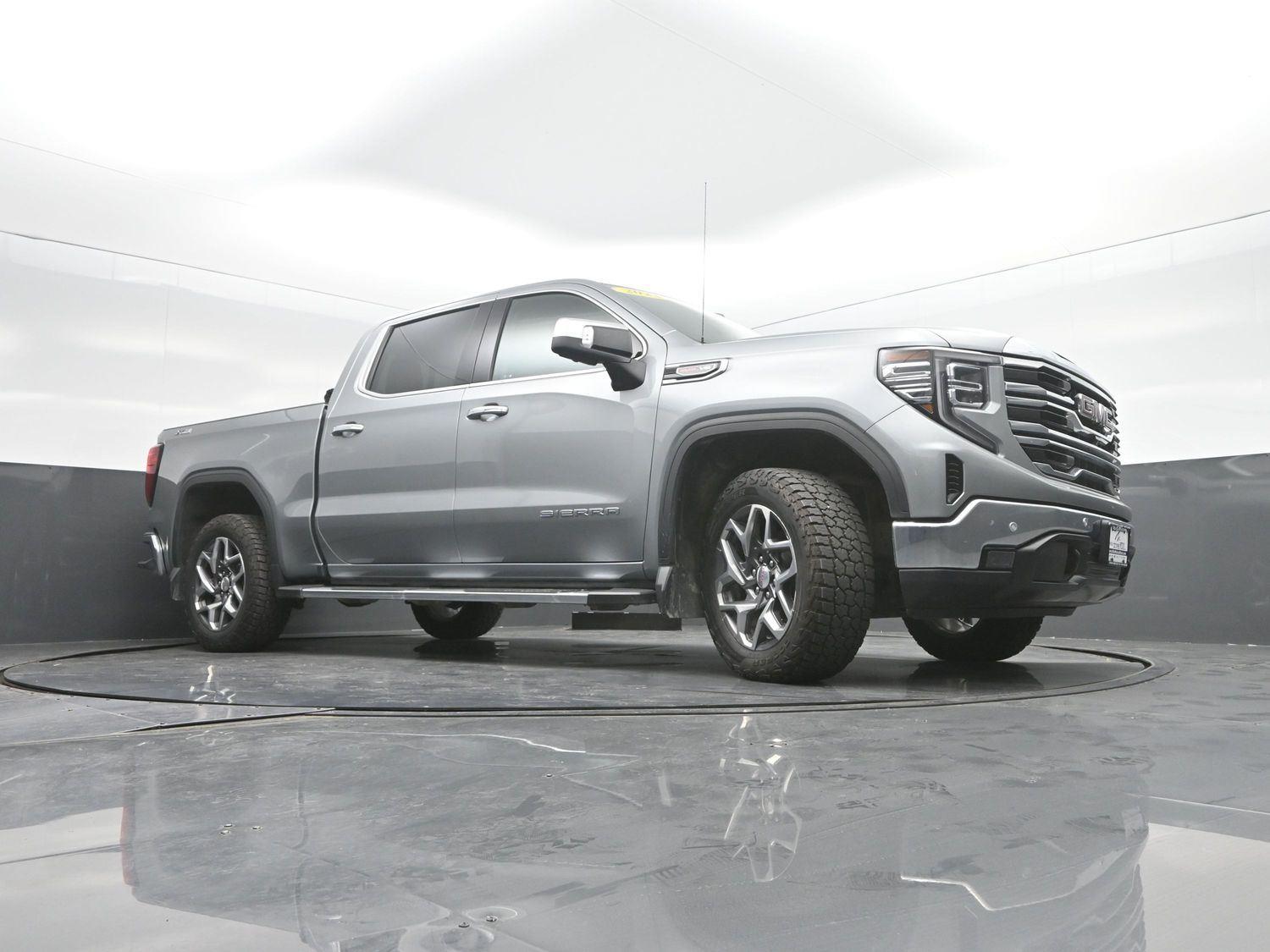 Used 2023 SILVER GMC  image 42