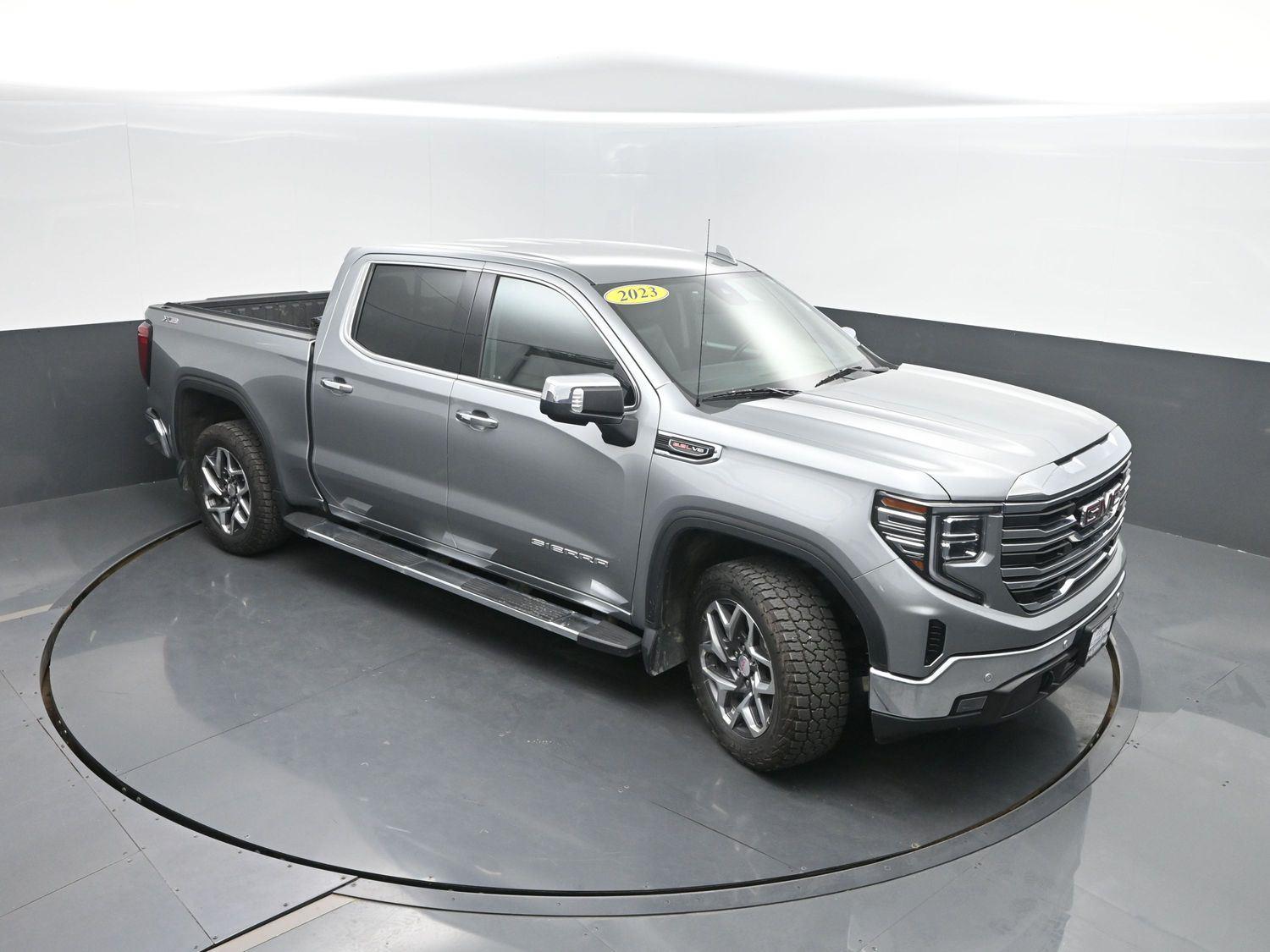 Used 2023 SILVER GMC  image 46