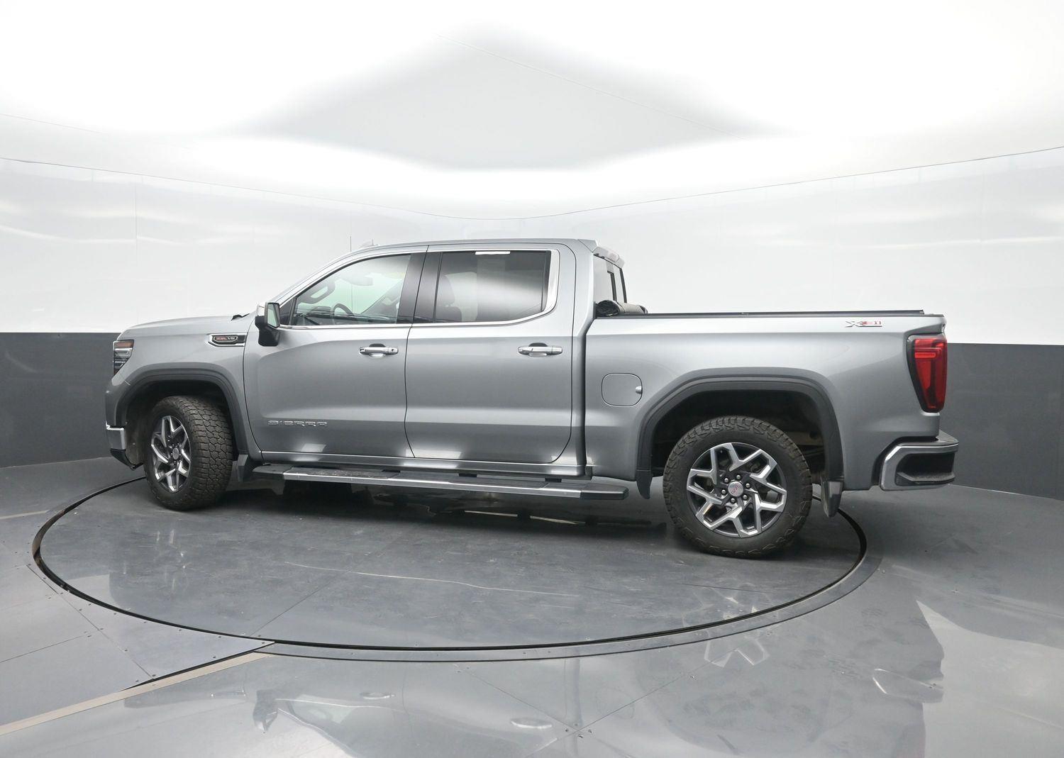 Used 2023 SILVER GMC  image 47