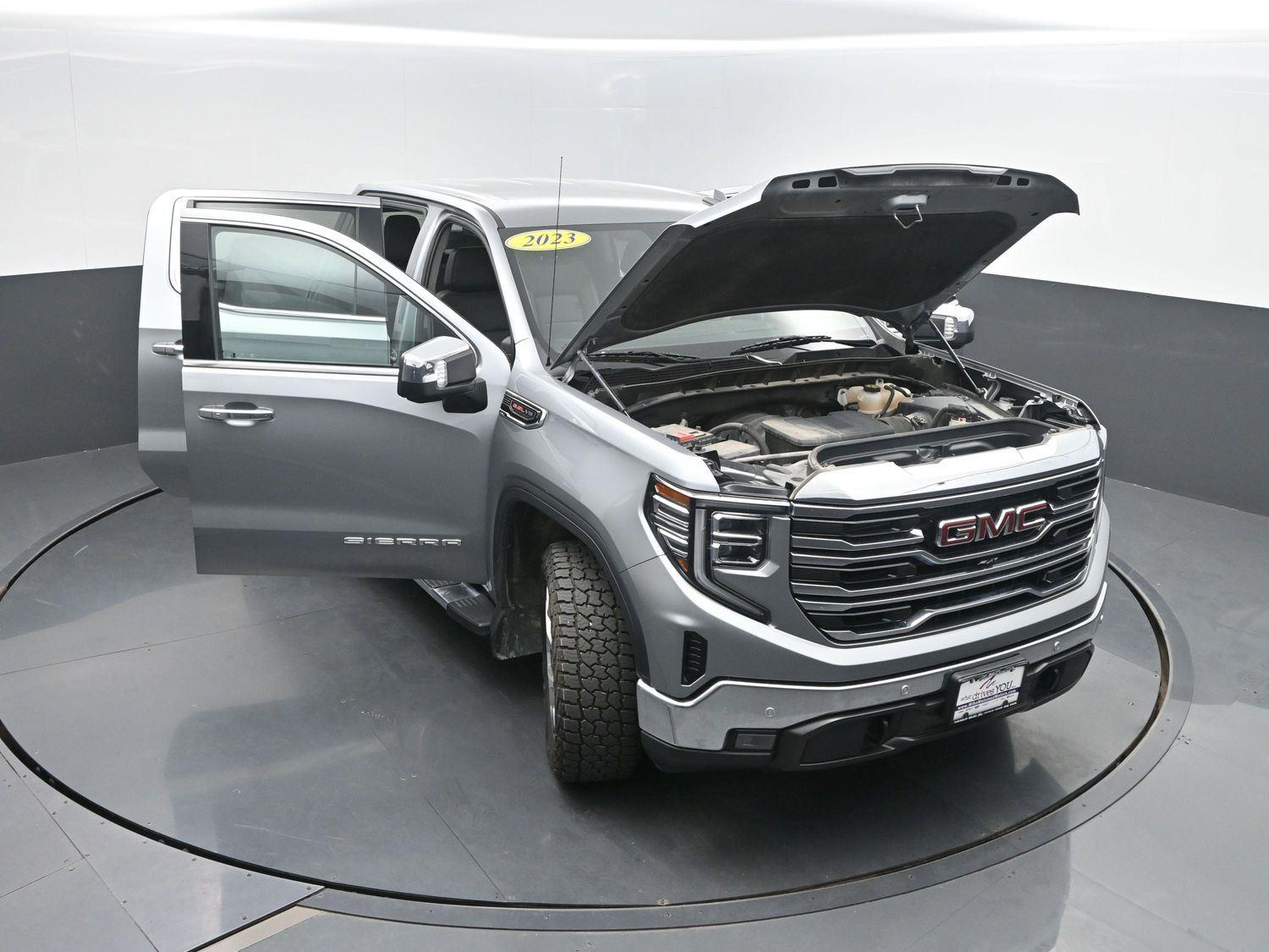 Used 2023 SILVER GMC  image 52