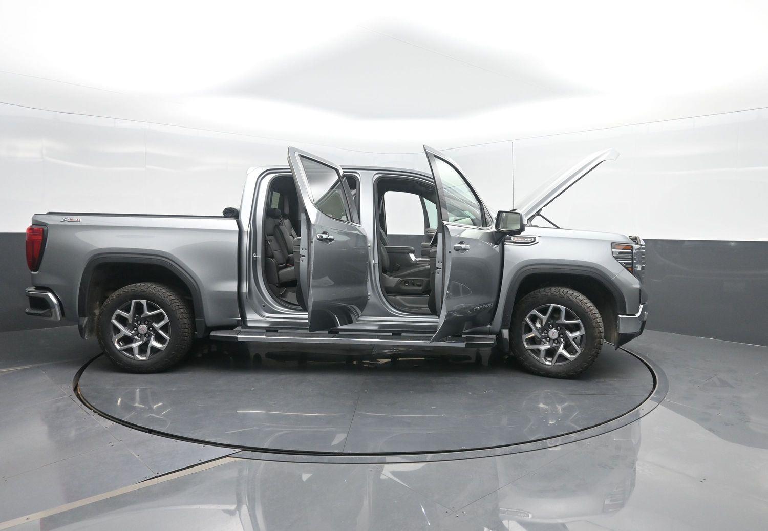 Used 2023 SILVER GMC  image 54