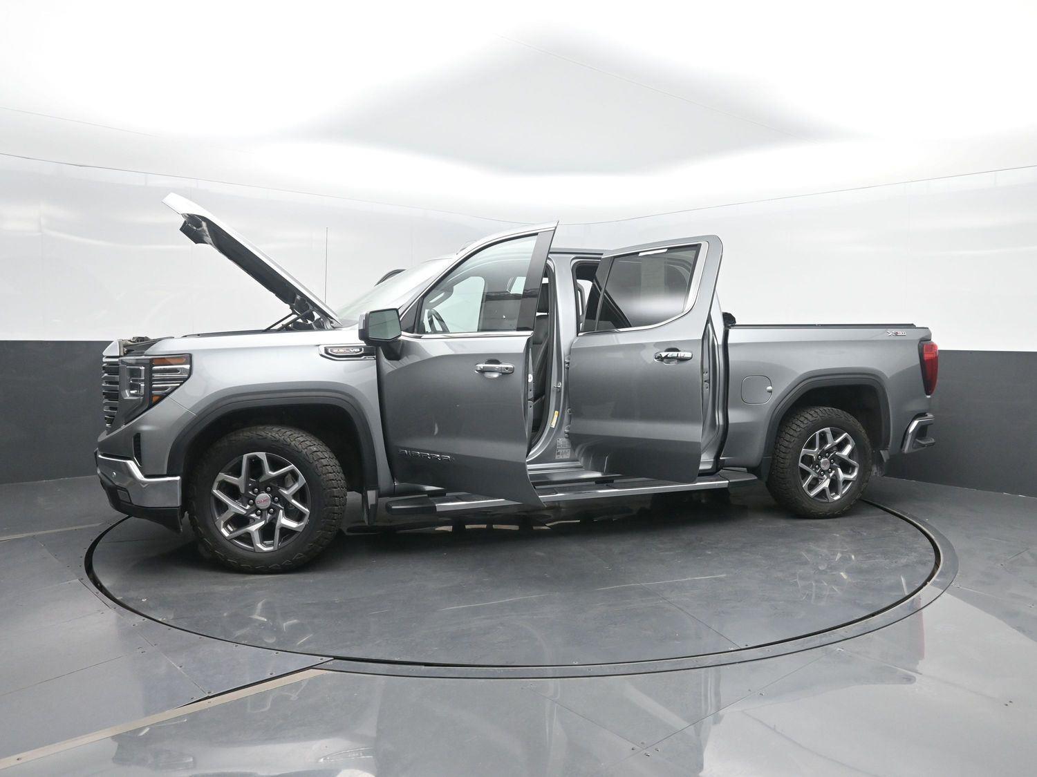 Used 2023 SILVER GMC  image 55