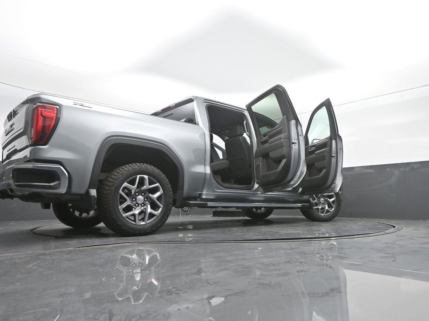 Used 2023 SILVER GMC  image 56