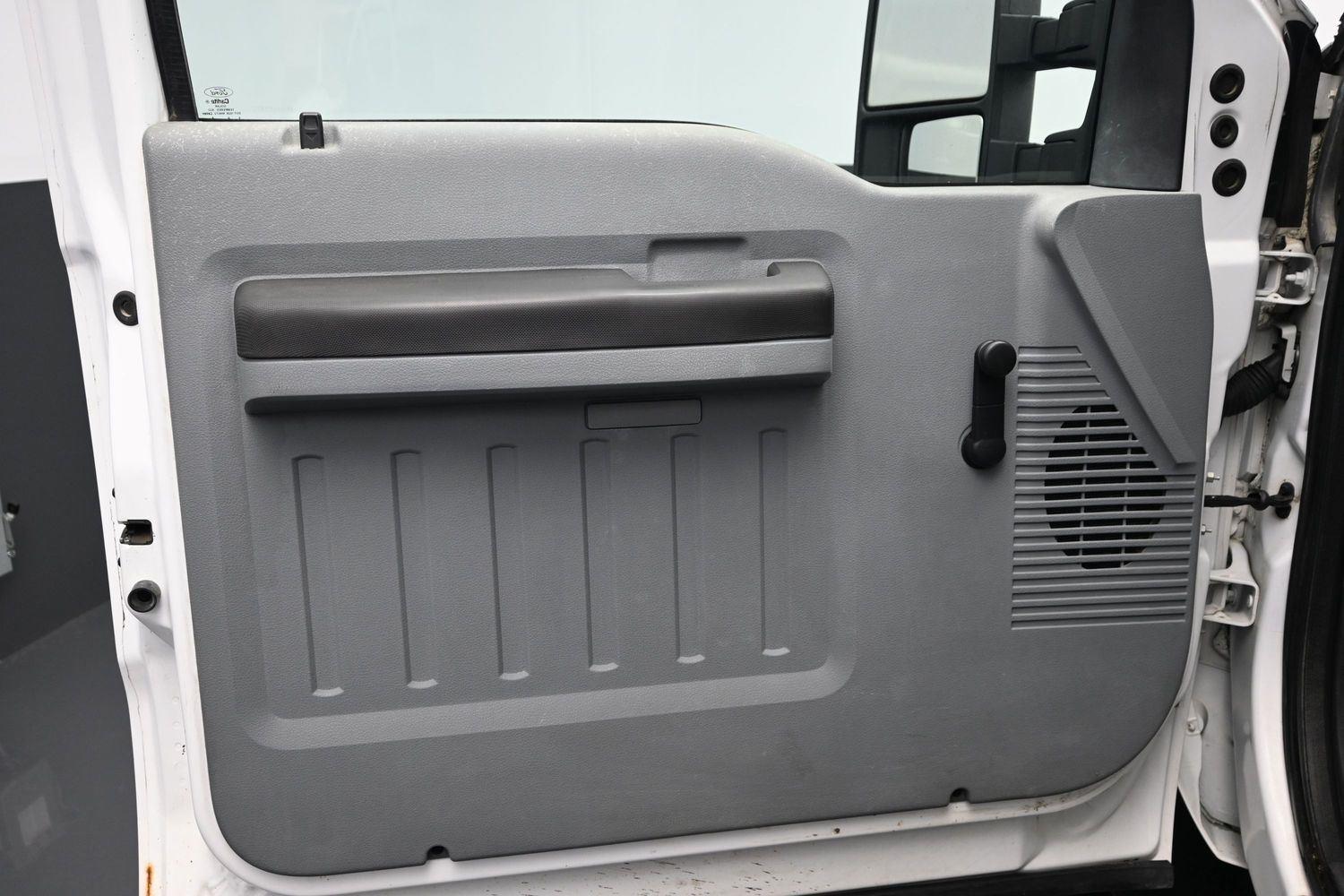 Used 2015 Oxford White FORD  image 14