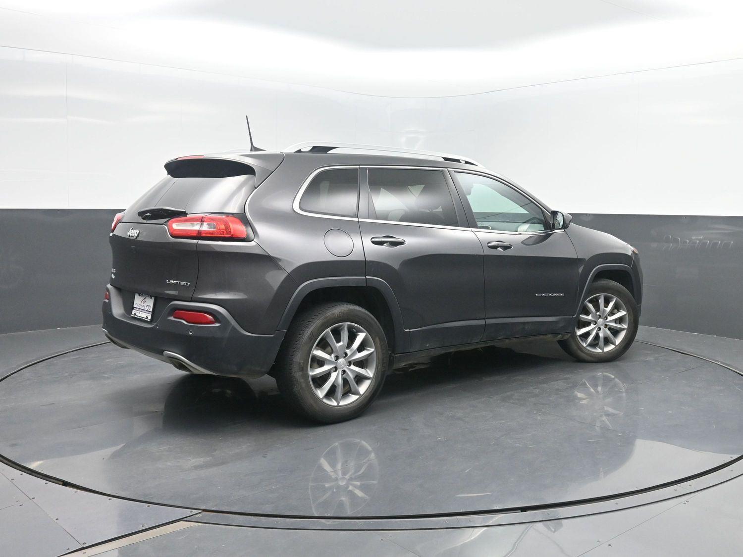 Used 2018 Granite Crystal Metallic Clearcoat Jeep Limited image 2