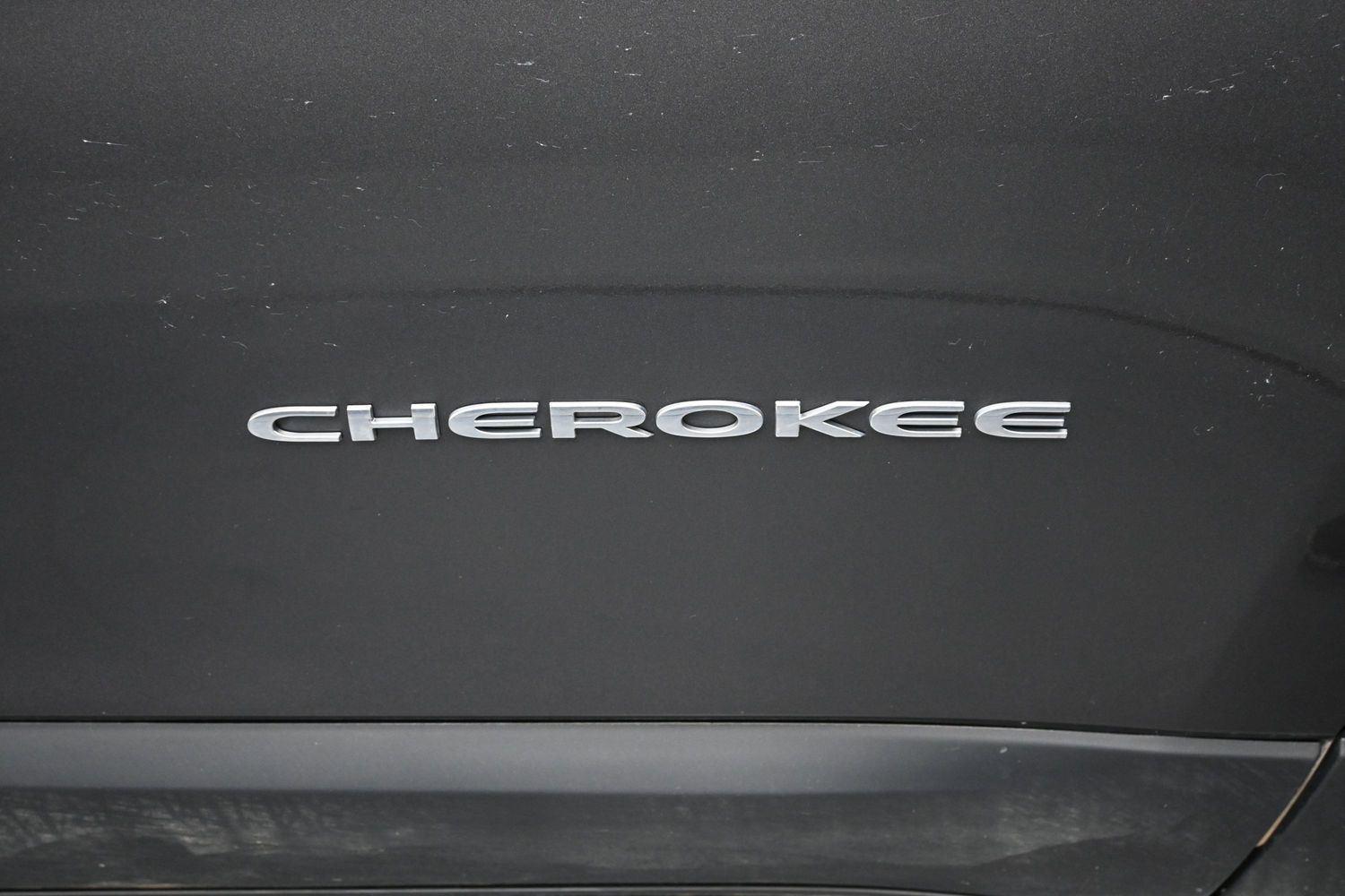 Used 2018 Granite Crystal Metallic Clearcoat Jeep Limited image 6
