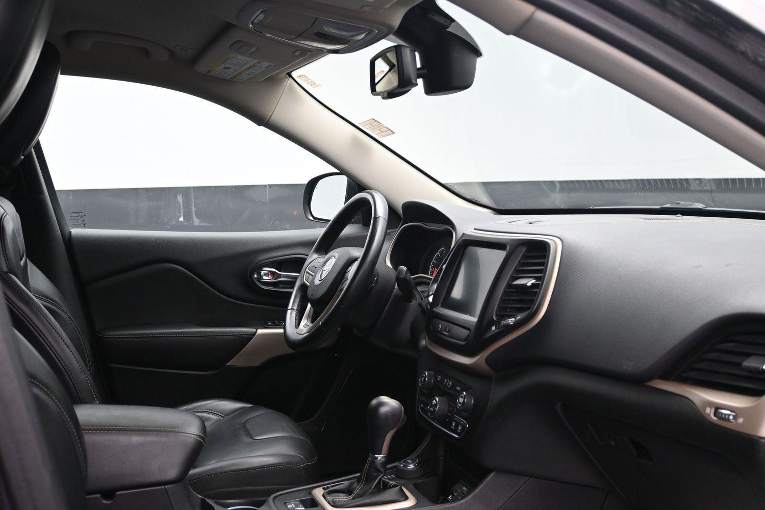 Used 2018 Granite Crystal Metallic Clearcoat Jeep Limited image 10