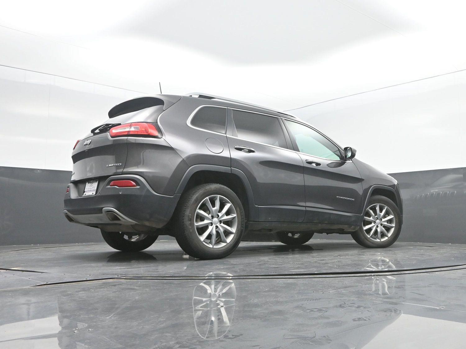 Used 2018 Granite Crystal Metallic Clearcoat Jeep Limited image 32