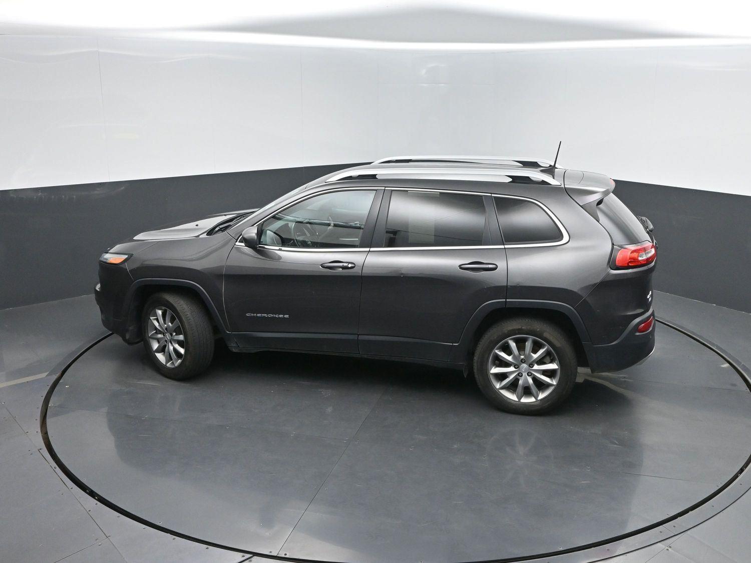 Used 2018 Granite Crystal Metallic Clearcoat Jeep Limited image 35