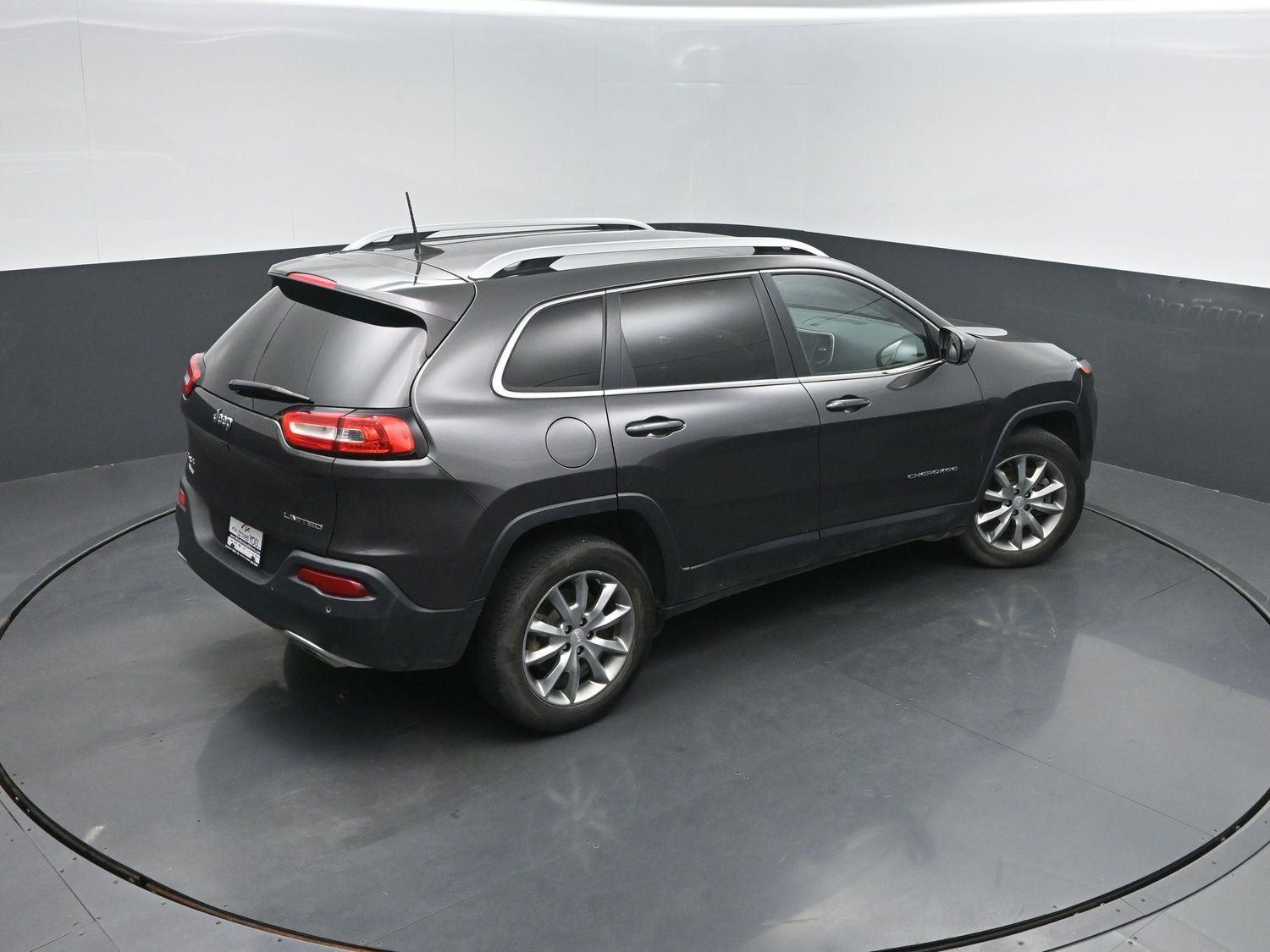 Used 2018 Granite Crystal Metallic Clearcoat Jeep Limited image 36