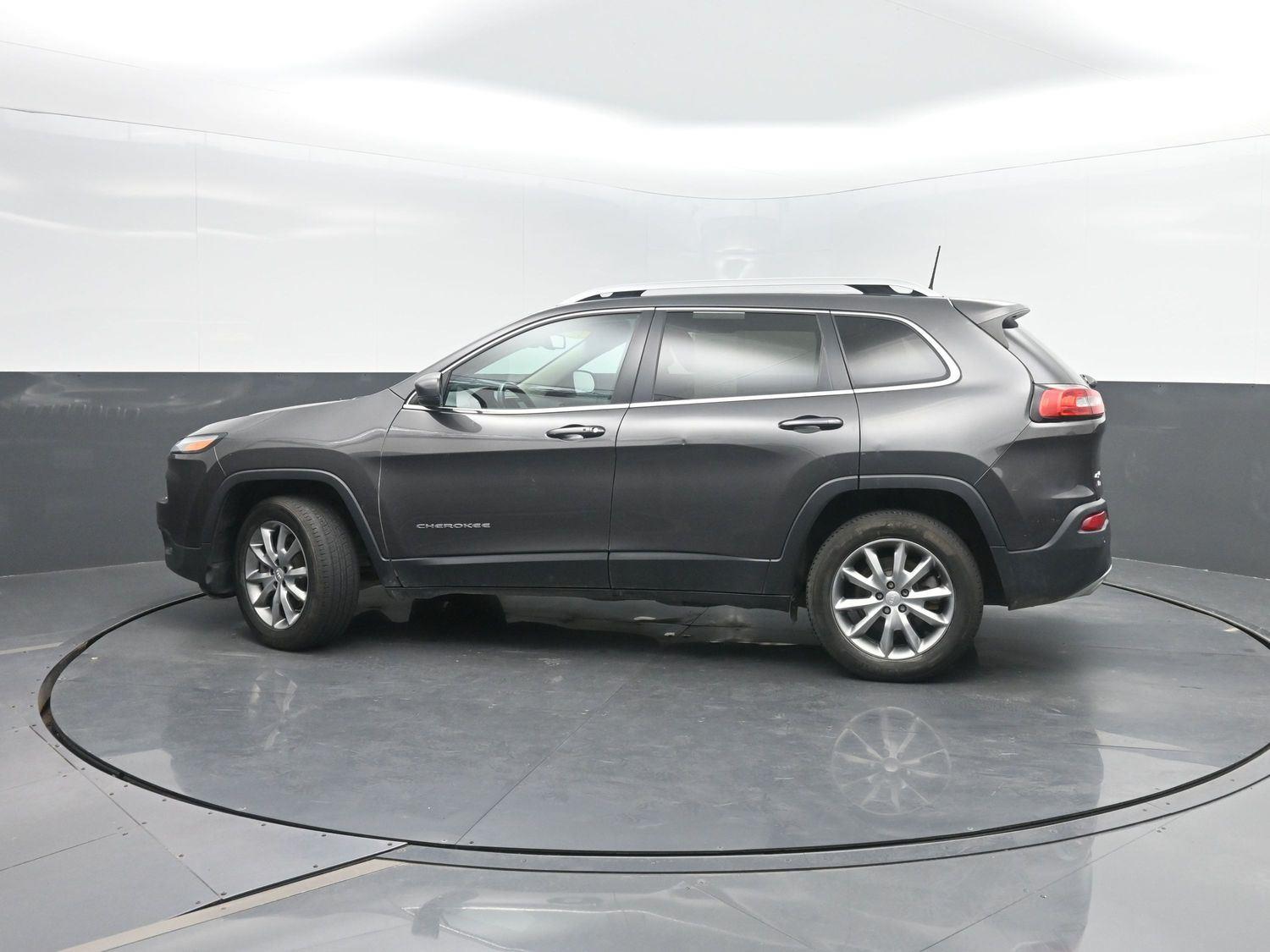 Used 2018 Granite Crystal Metallic Clearcoat Jeep Limited image 38