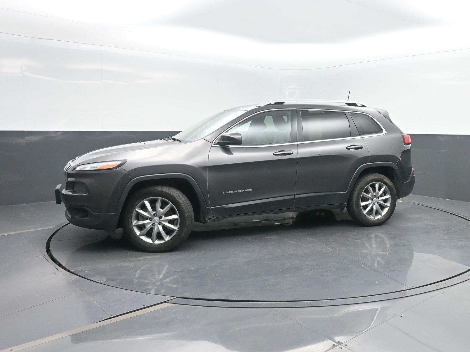 Used 2018 Granite Crystal Metallic Clearcoat Jeep Limited image 39
