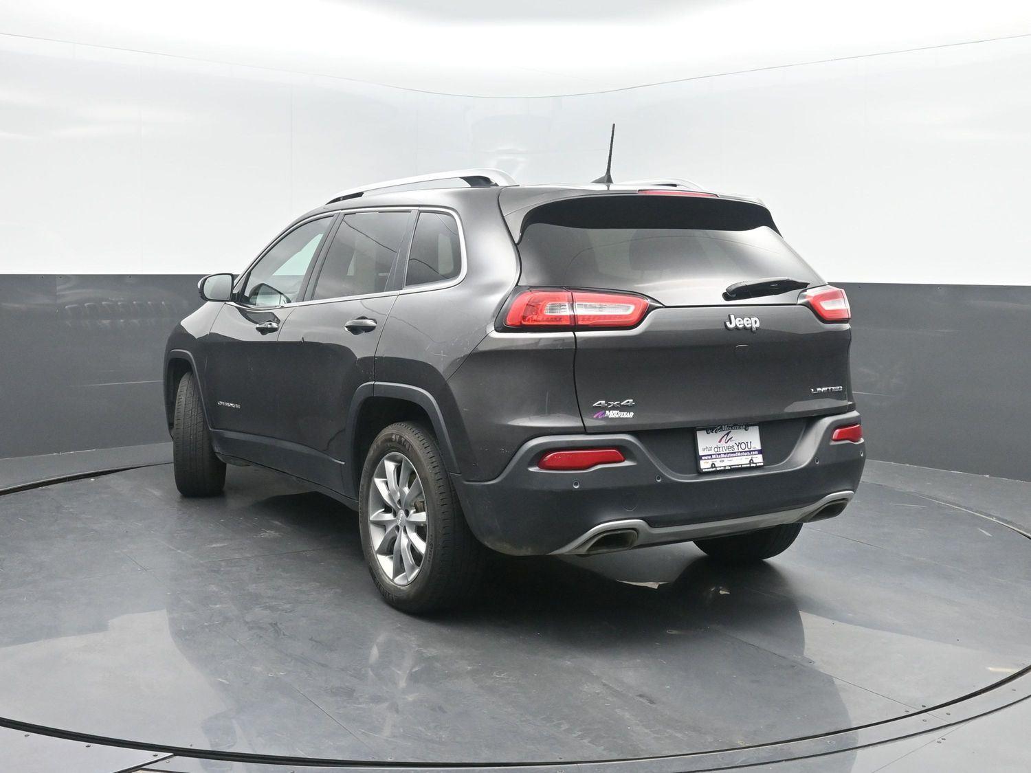 Used 2018 Granite Crystal Metallic Clearcoat Jeep Limited image 41