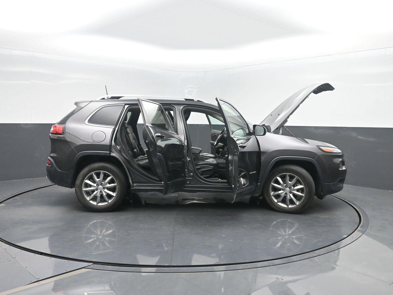 Used 2018 Granite Crystal Metallic Clearcoat Jeep Limited image 45