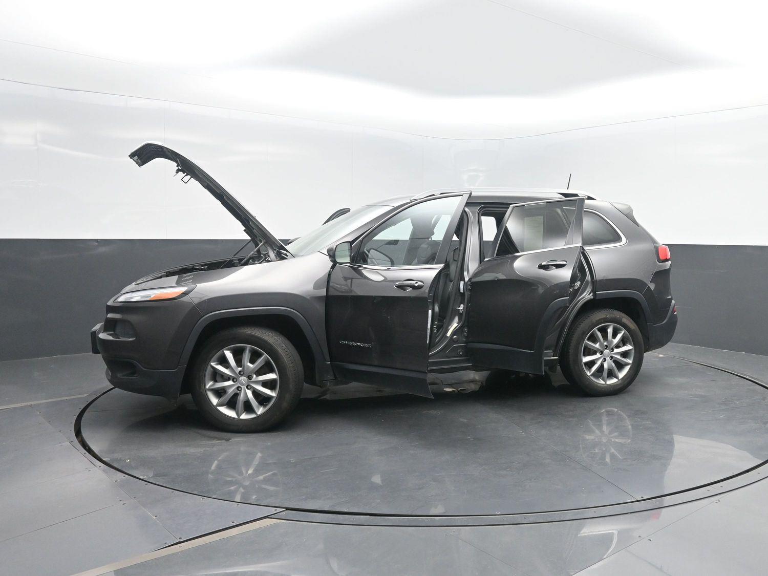 Used 2018 Granite Crystal Metallic Clearcoat Jeep Limited image 46