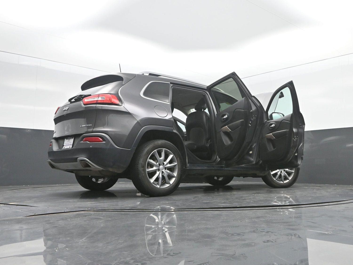 Used 2018 Granite Crystal Metallic Clearcoat Jeep Limited image 47