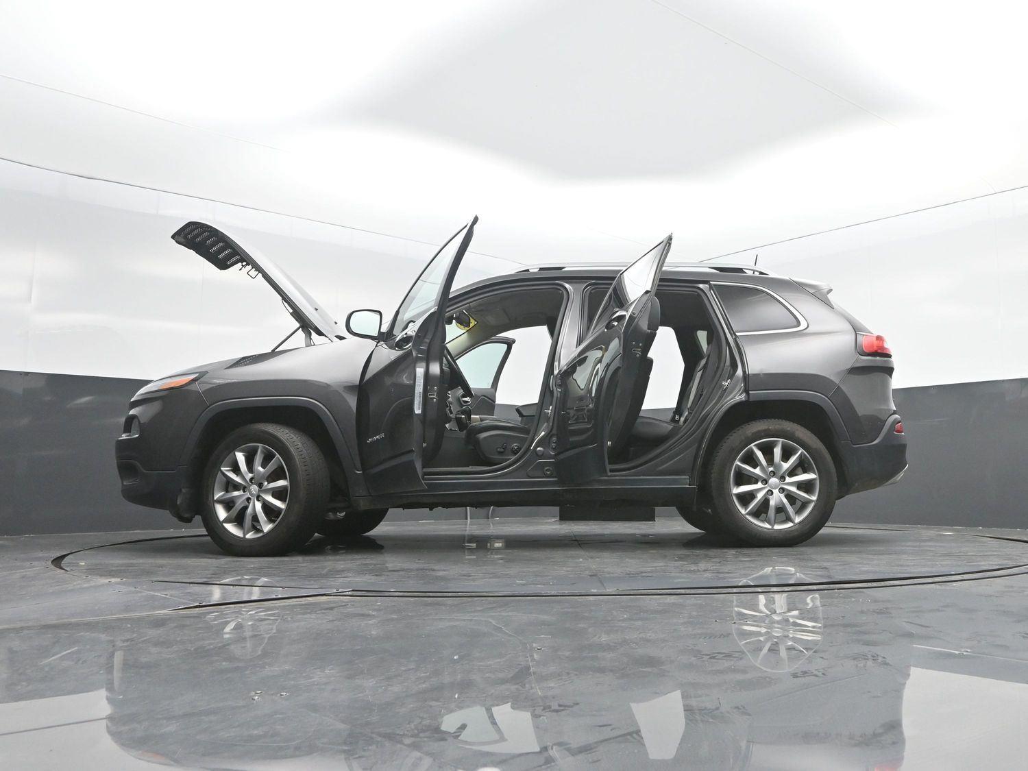 Used 2018 Granite Crystal Metallic Clearcoat Jeep Limited image 48