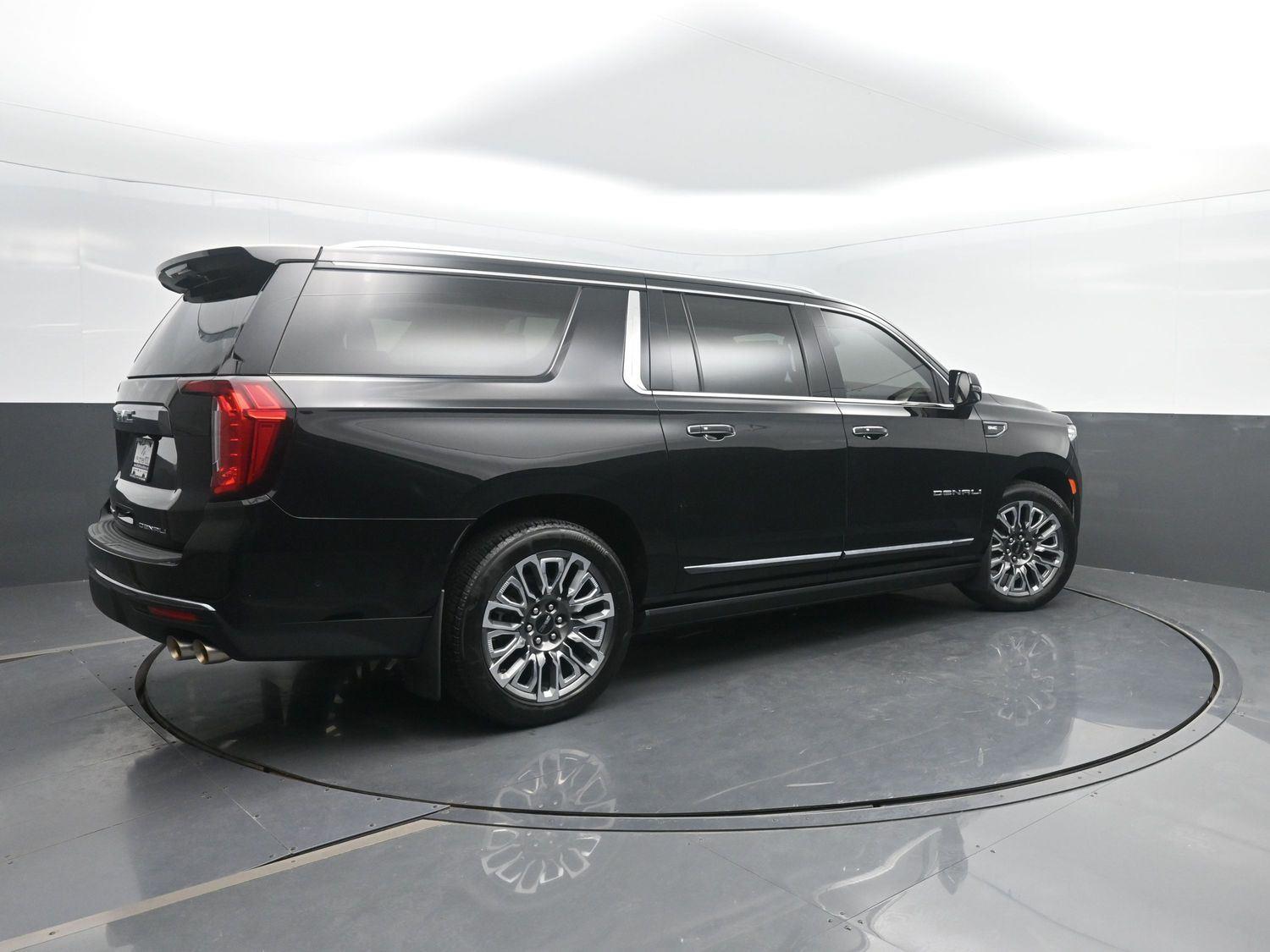 Used 2023 Onyx Black GMC Denali Ultimate image 2