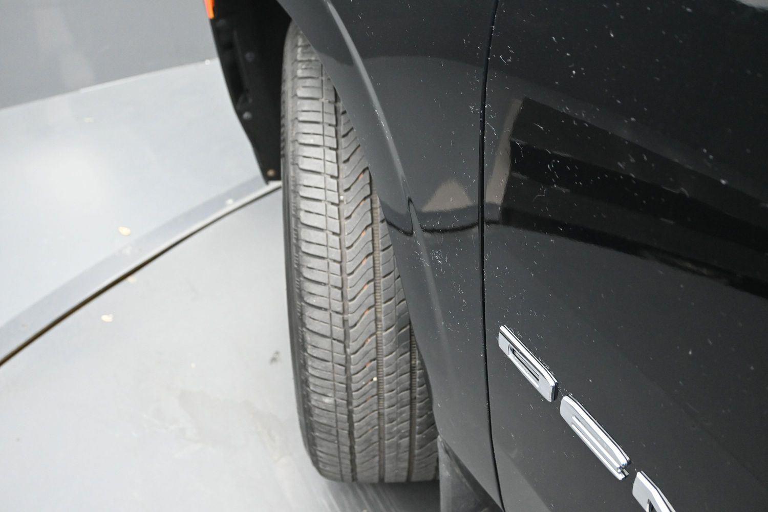 Used 2023 Onyx Black GMC Denali Ultimate image 5
