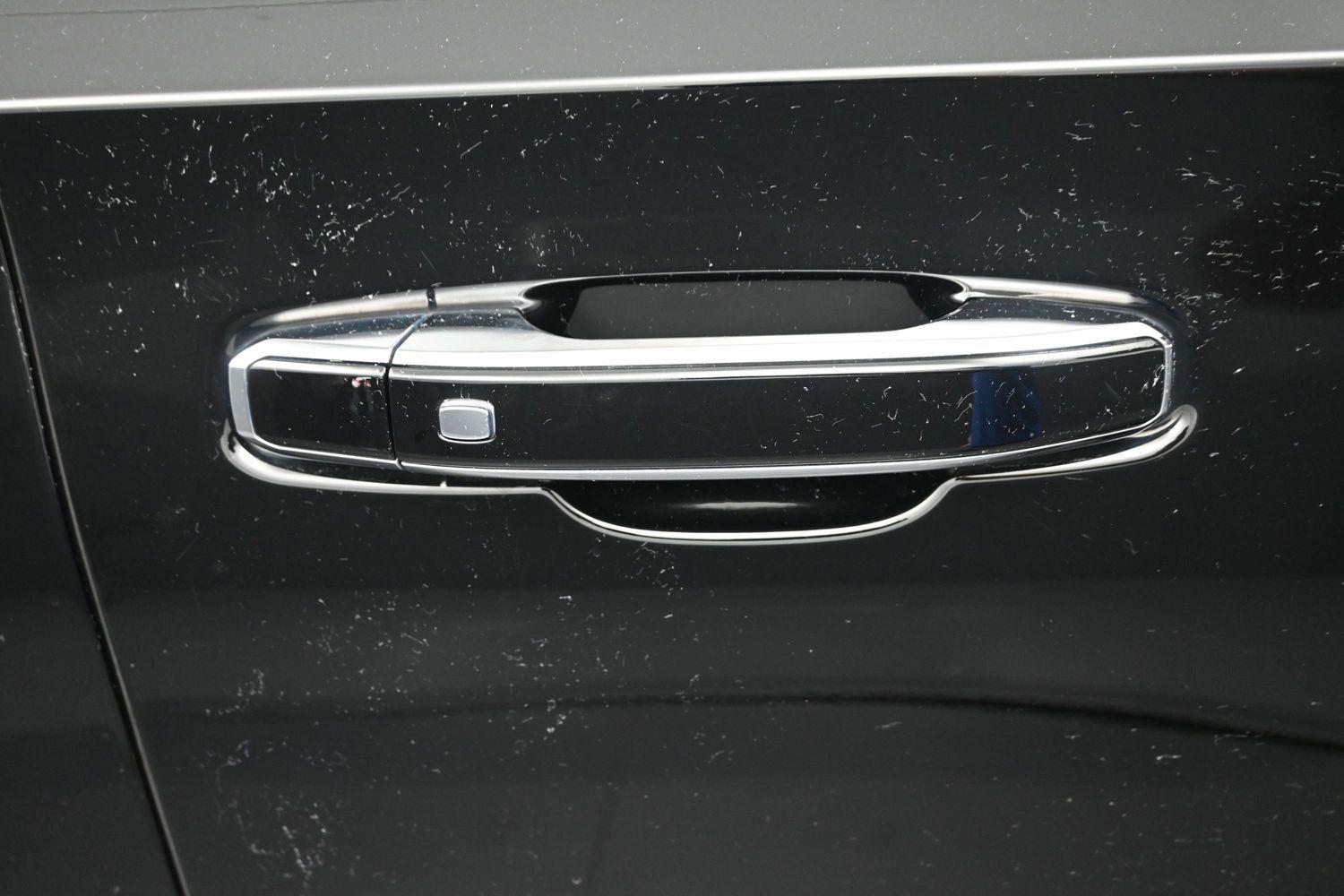 Used 2023 Onyx Black GMC Denali Ultimate image 8