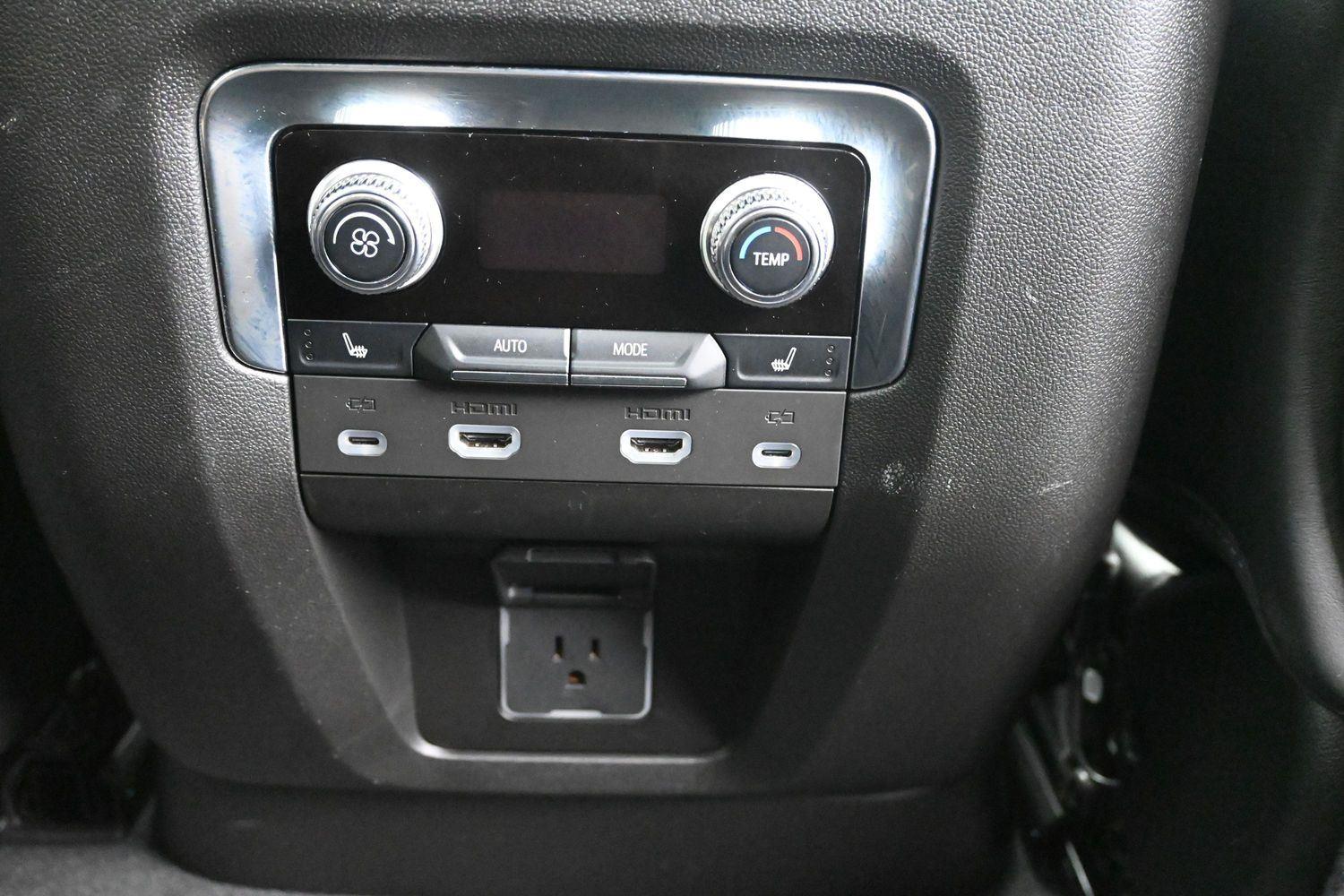 Used 2023 Onyx Black GMC Denali Ultimate image 17