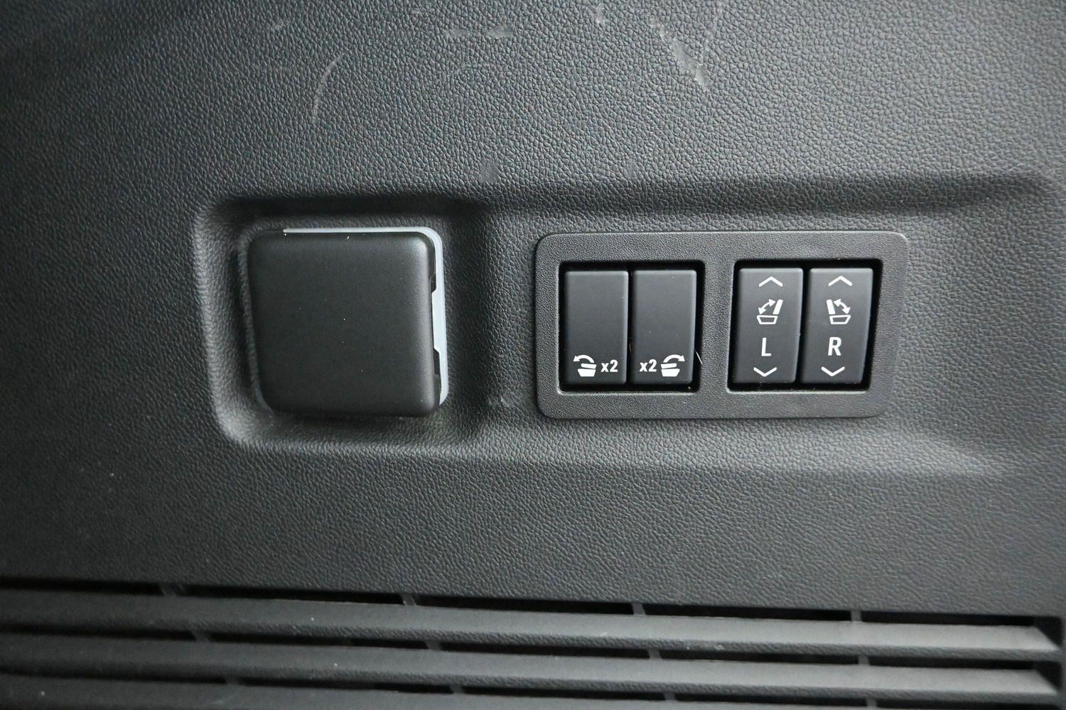 Used 2023 Onyx Black GMC Denali Ultimate image 23
