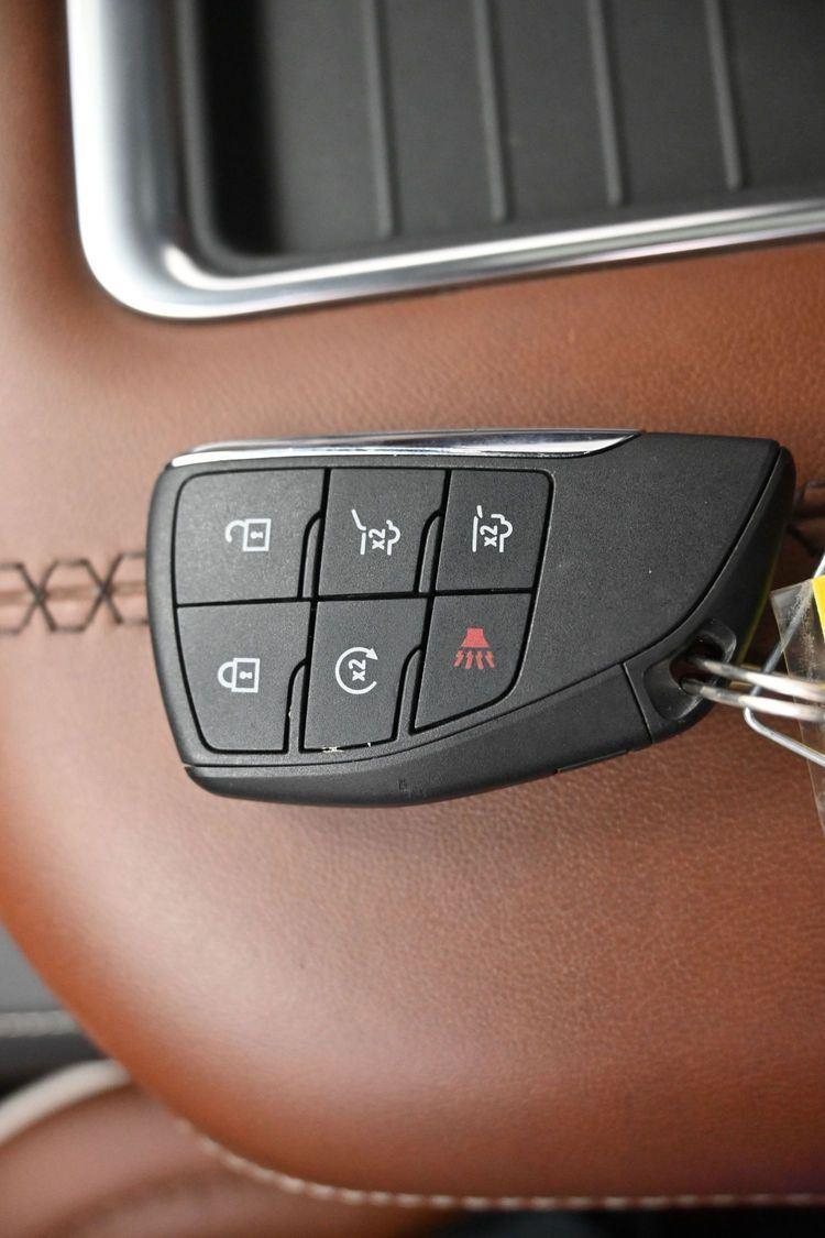 Used 2023 Onyx Black GMC Denali Ultimate image 41