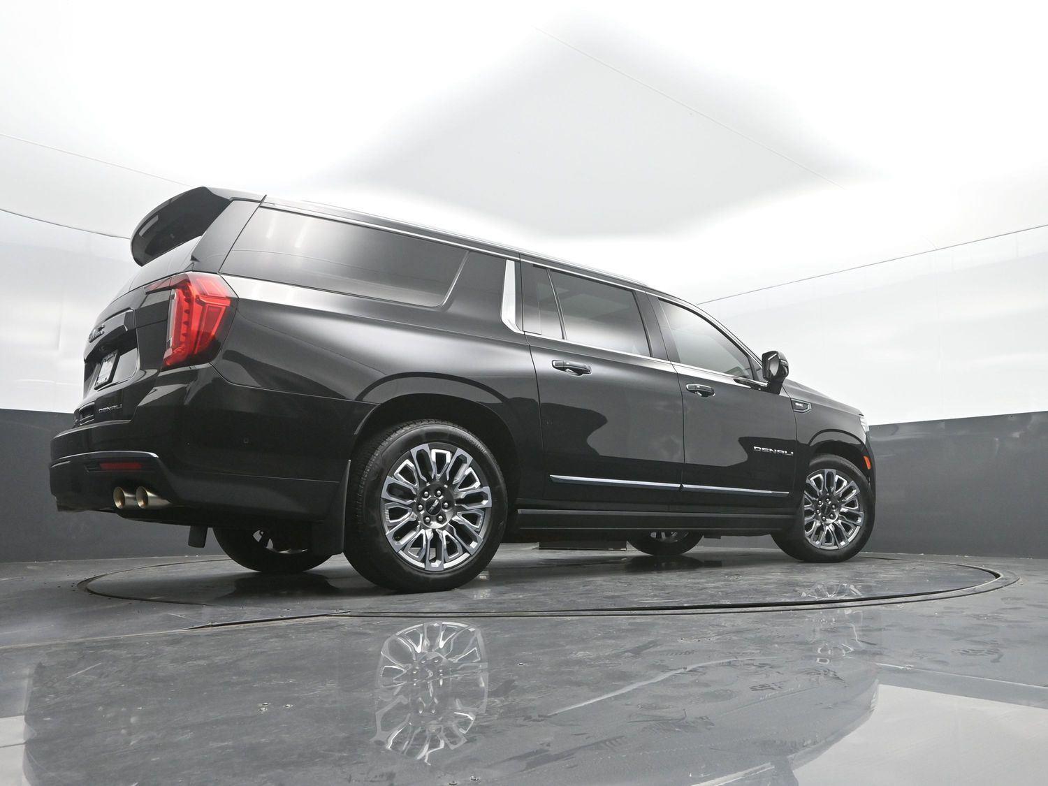 Used 2023 Onyx Black GMC Denali Ultimate image 43