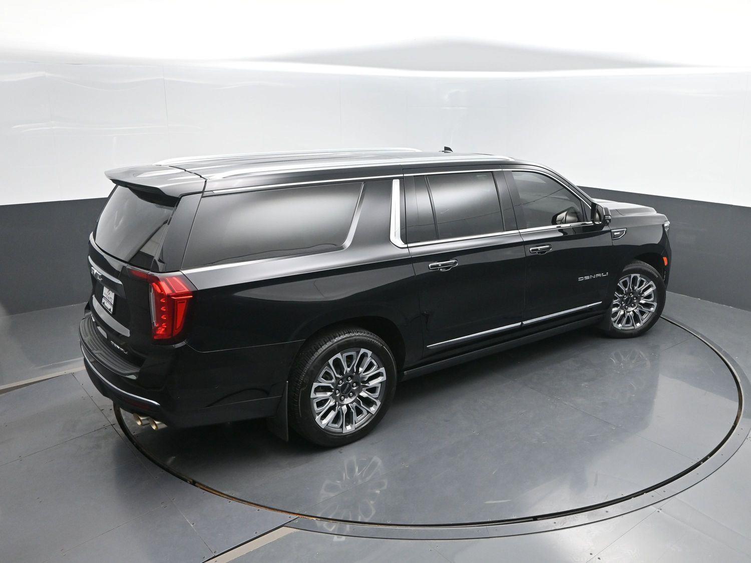 Used 2023 Onyx Black GMC Denali Ultimate image 47