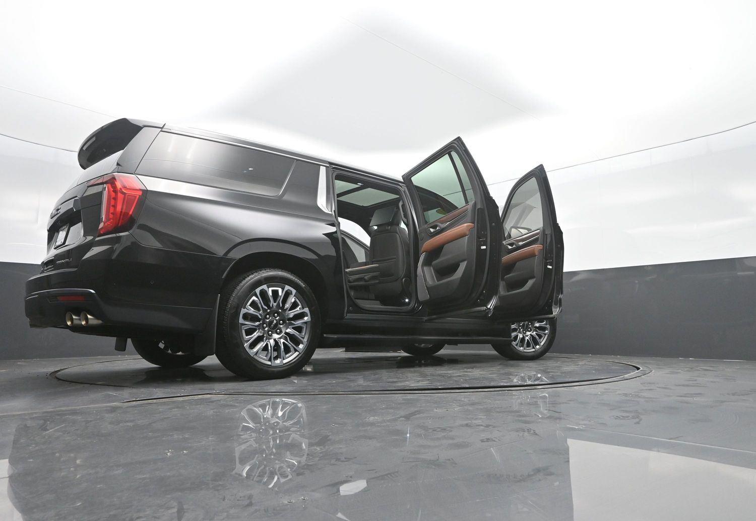 Used 2023 Onyx Black GMC Denali Ultimate image 58