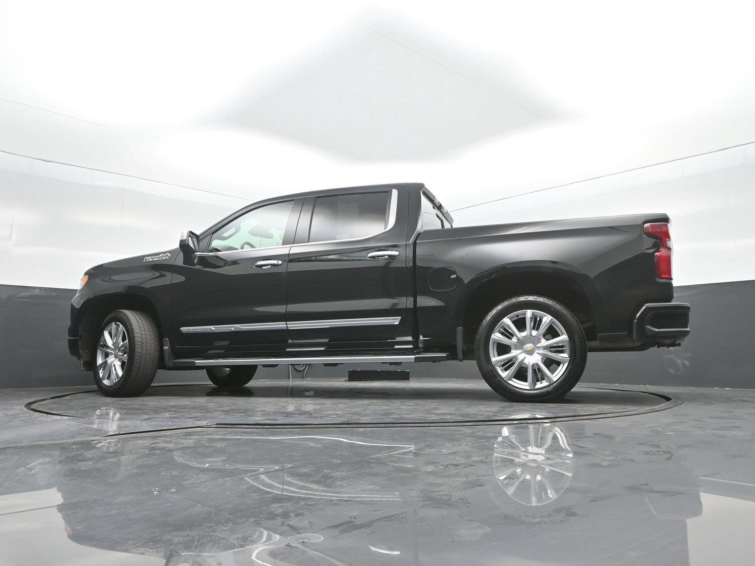 Used 2025 Black Chevrolet High Country image 42