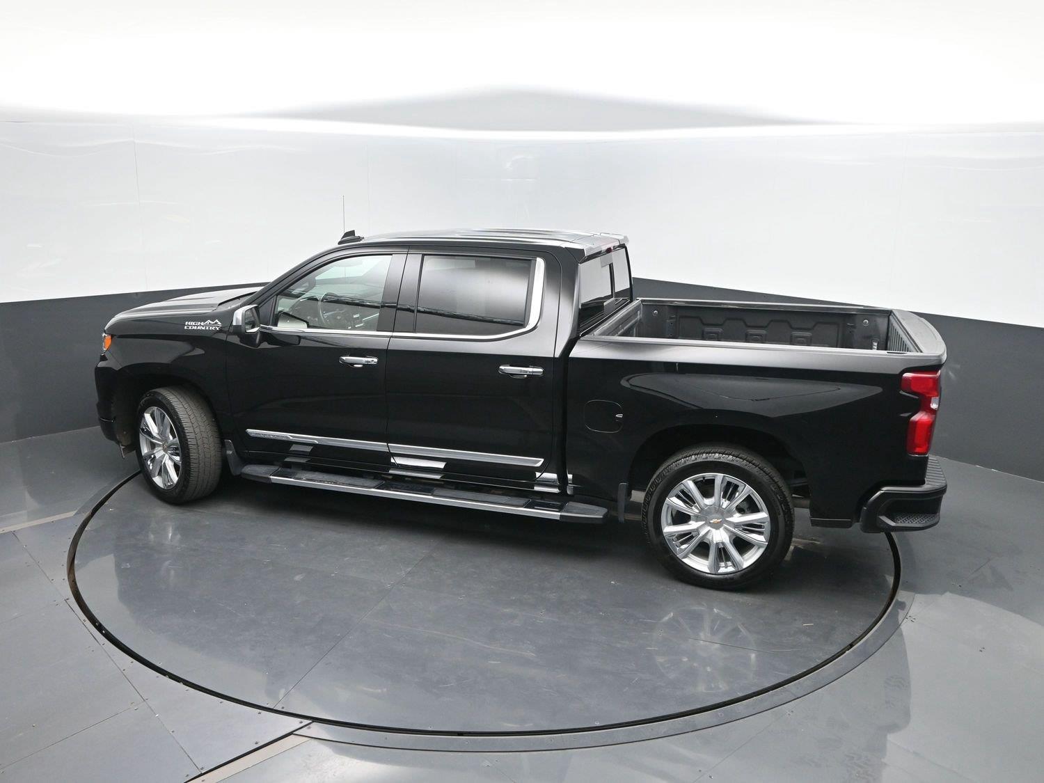 Used 2025 Black Chevrolet High Country image 46