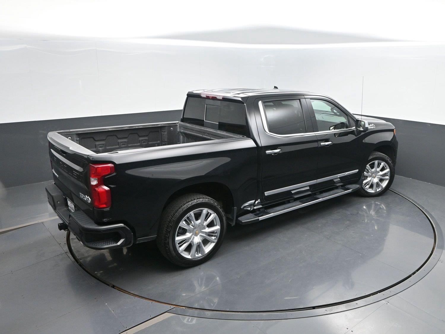 Used 2025 Black Chevrolet High Country image 47
