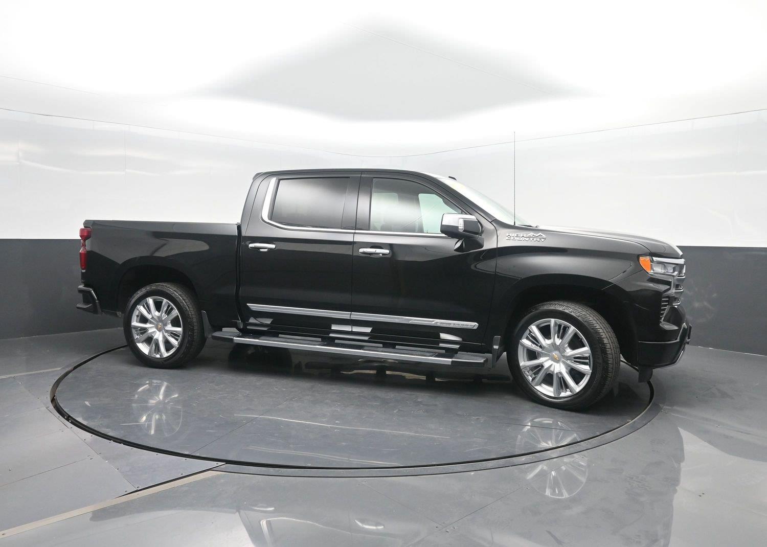 Used 2025 Black Chevrolet High Country image 4