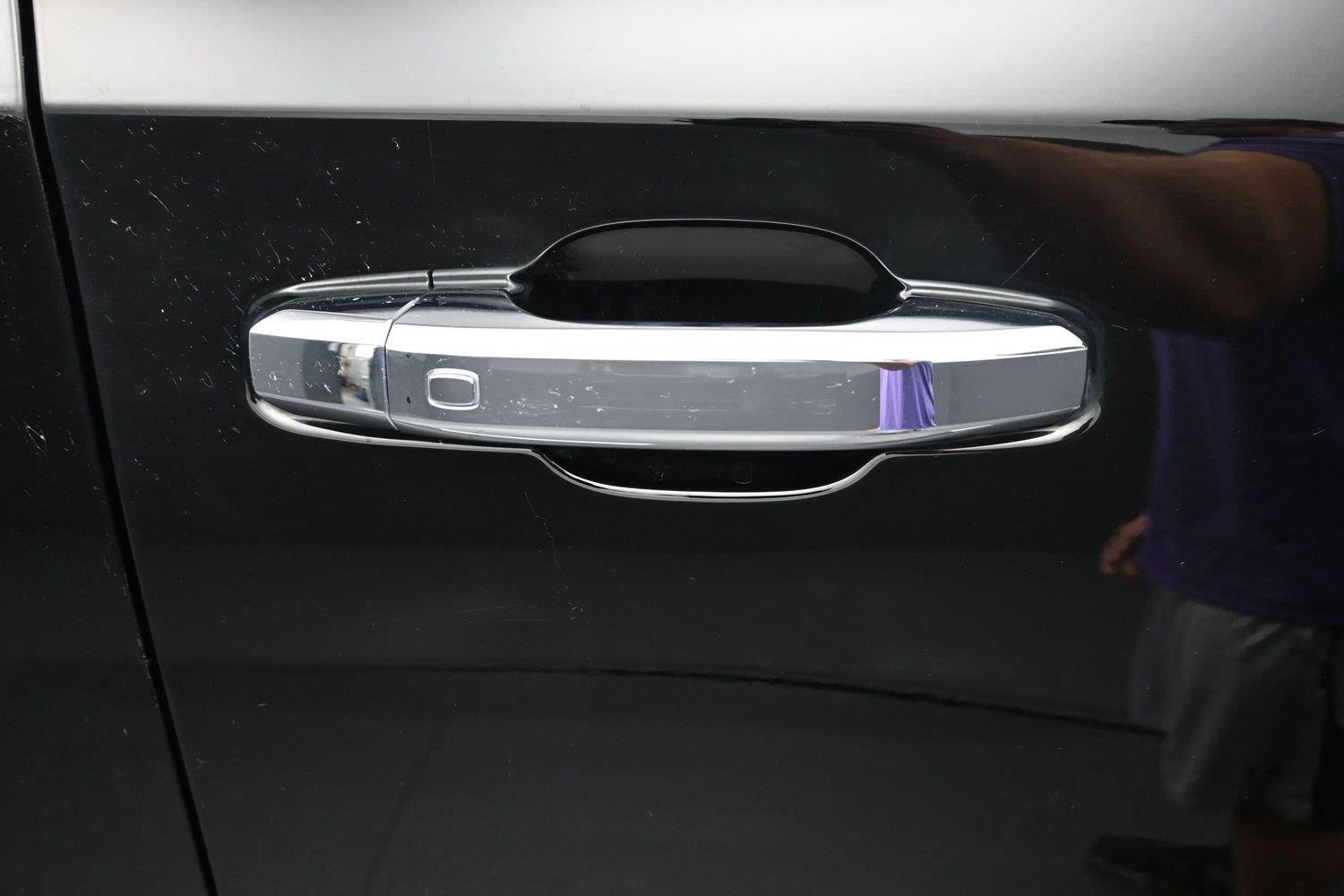 Used 2025 Black Chevrolet High Country image 9