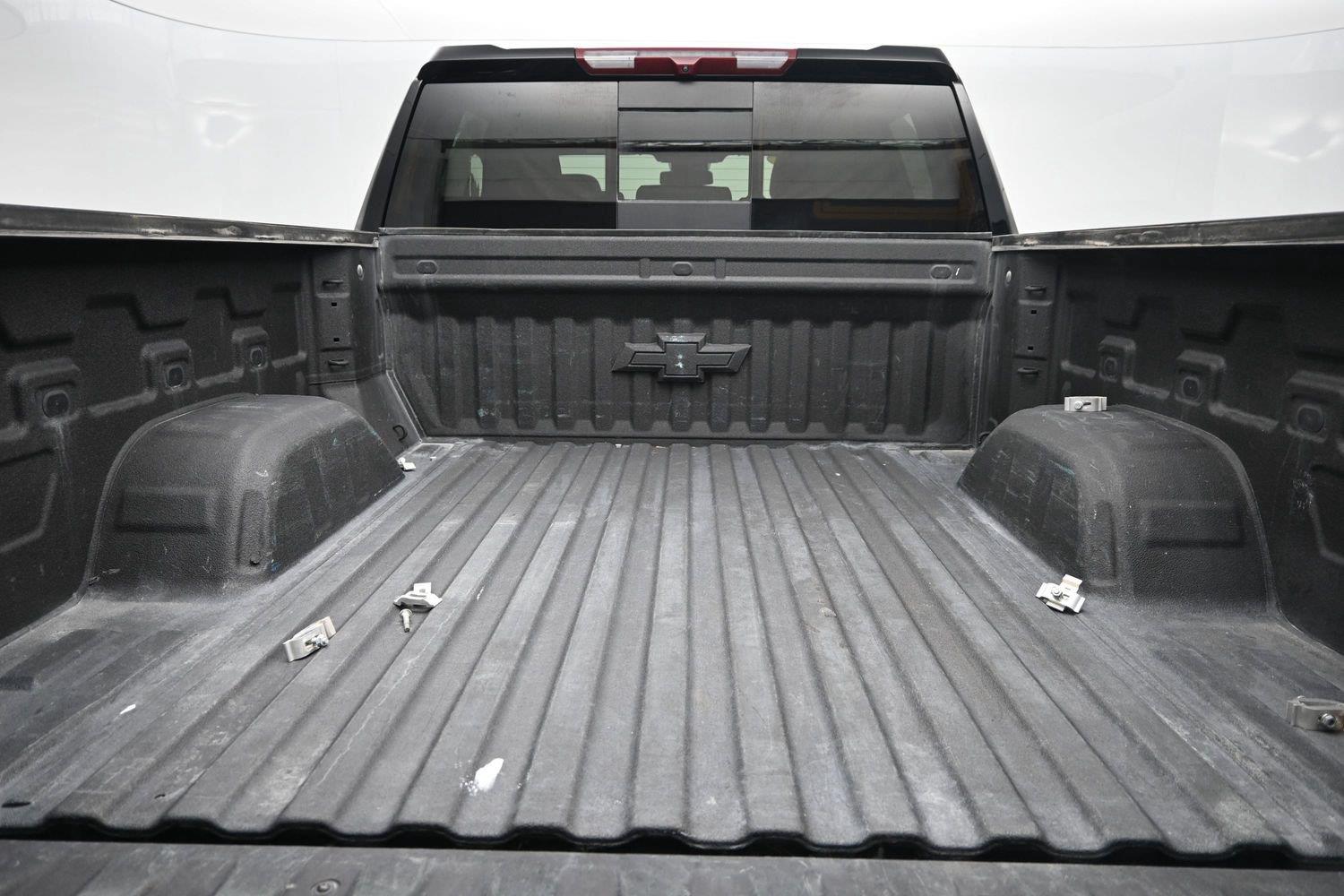 Used 2025 Black Chevrolet High Country image 21