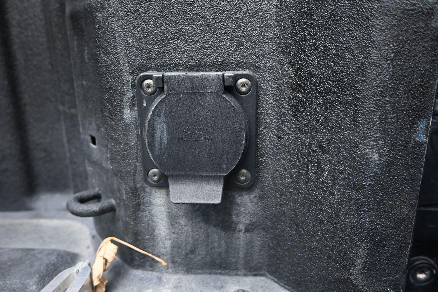Used 2025 Black Chevrolet High Country image 22