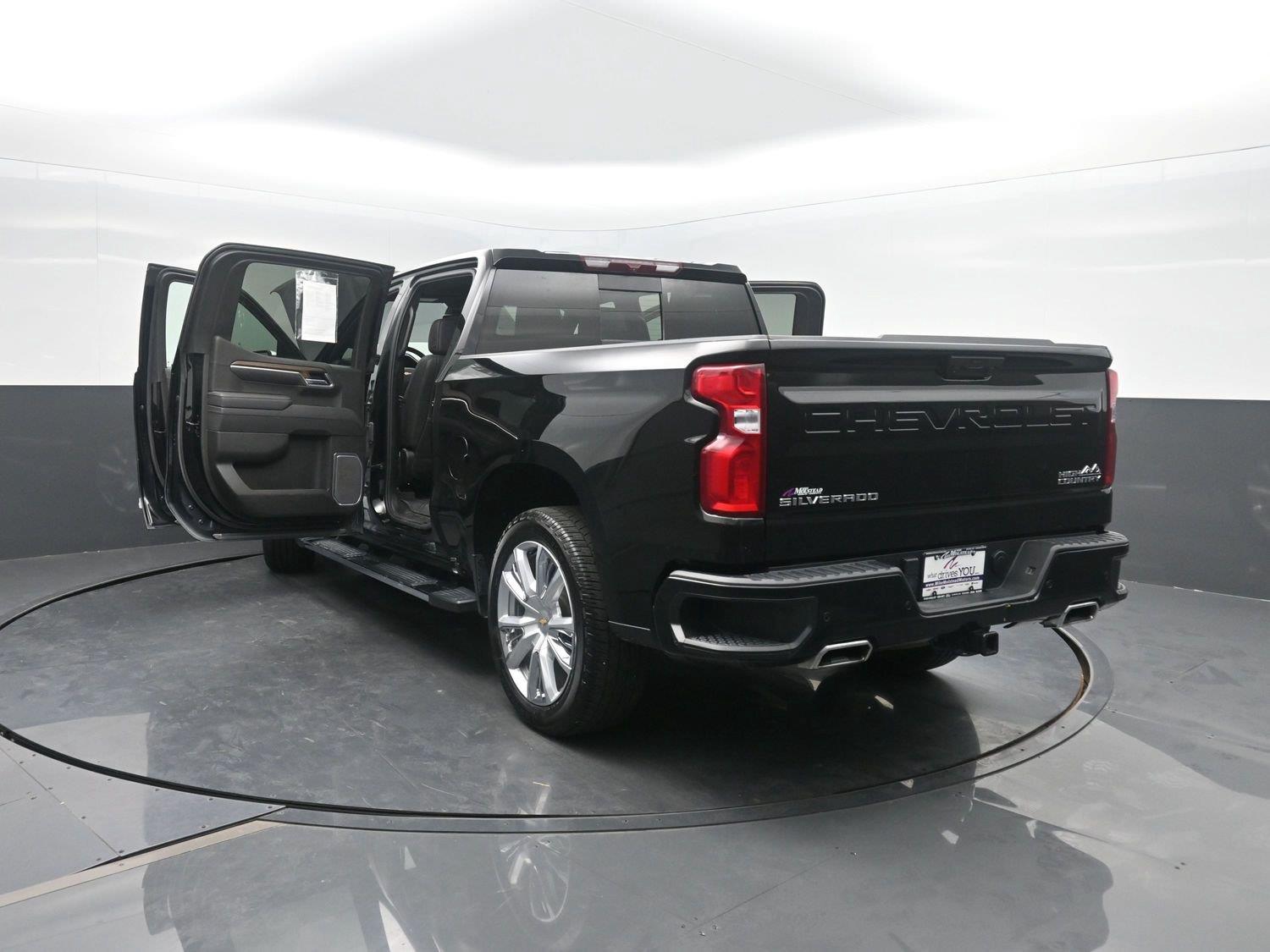Used 2025 Black Chevrolet High Country image 54